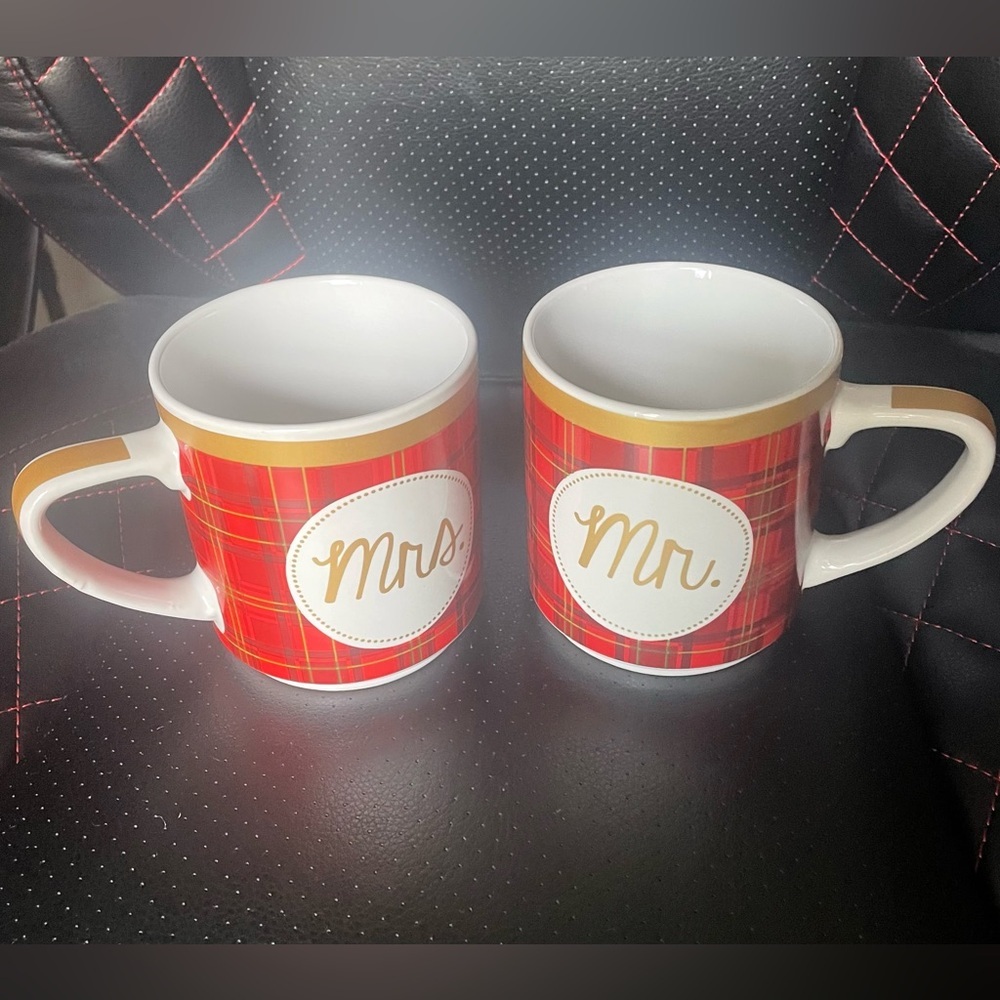 Boston Warehouse Red and Gold Mugs Classic Dining Set